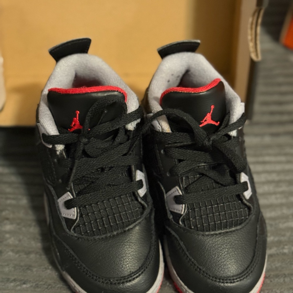 Jordan Bred 4s